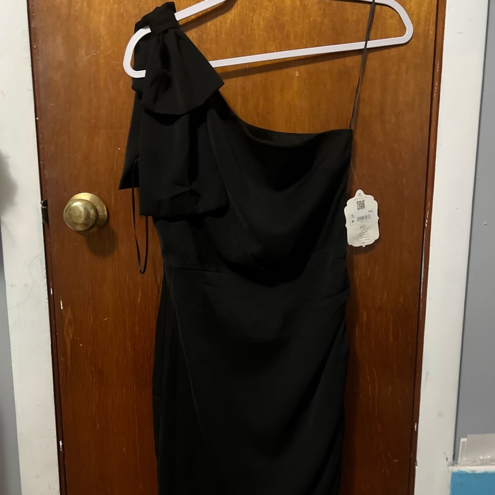 Brand new formal one shoulder back dress, the shoulder has a cute bow design